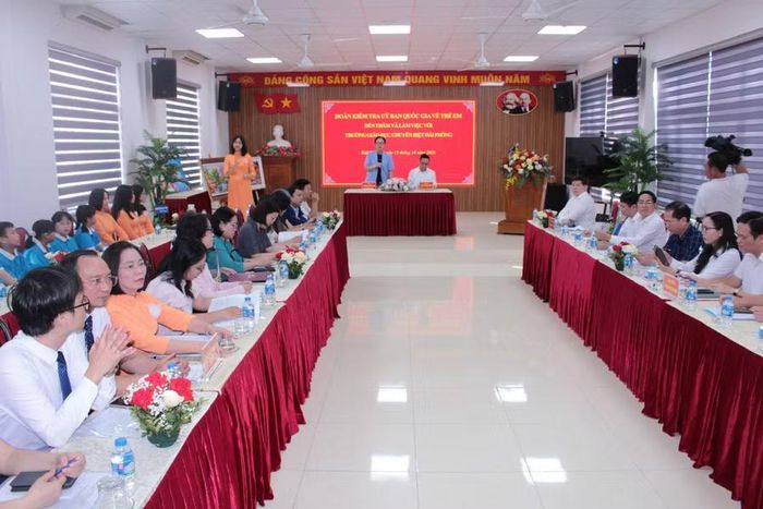 Đoàn kiểm tra liên ngành của Ủy ban Quốc gia về trẻ em thăm và làm việc tại Trường Giáo dục chuyên biệt Hải Phòng.