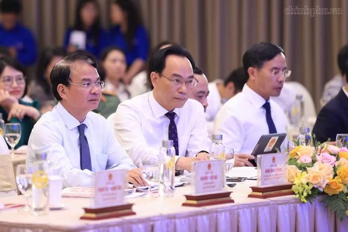 Lãnh đạo các bộ, ngành dự chương trình đối thoại - Ảnh: chinhphu.vn/Nhật Bắc