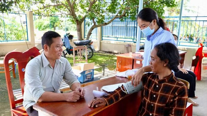 Anh Vấn luôn tận tụy với công việc của thôn.