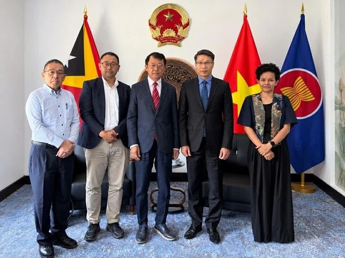 Các đại biểu chụp ảnh lưu niệm. (Nguồn: Đại sứ quán Việt Nam tại Timor-Leste)