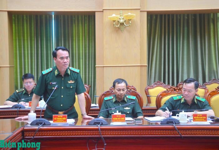 Trung tướng Vũ Trung Kiên, Ủy viên Ban Chấp hành Trung ương Đảng, Ủy viên Quân ủy Trung ương, Tư lệnh Bộ đội Biên phòng phát biểu tại phiên họp. Ảnh: TK