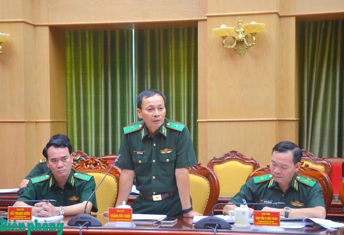 Thiếu tướng Hoàng Hữu Chiến, Phó Tư lệnh, Tham mưu trưởng Bộ đội Biên phòng phát biểu tại phiên họp. Ảnh: TK