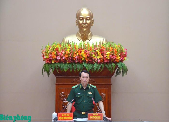 Trung tướng Vũ Trung Kiên, Ủy viên Ban Chấp hành Trung ương Đảng, Ủy viên Quân ủy Trung ương, Tư lệnh Bộ đội Biên phòng phát biểu chỉ đạo tại hội nghị. Ảnh: TK