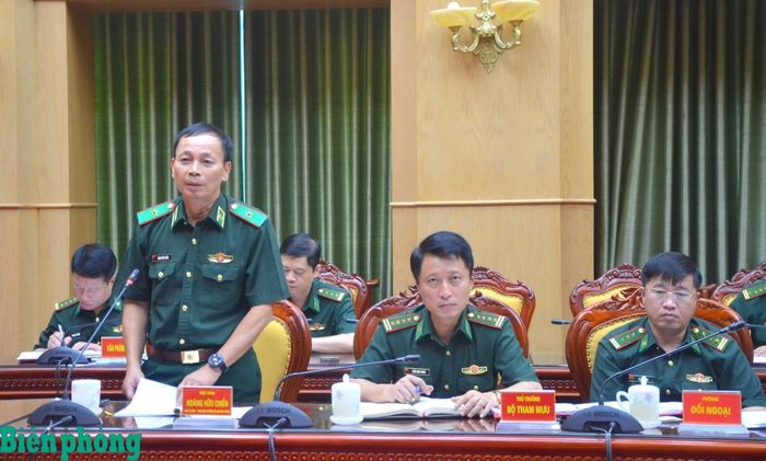 Thiếu tướng Hoàng Hữu Chiến, Phó Tư lệnh, Tham mưu trưởng Bộ đội Biên phòng phát biểu tại hội nghị. Ảnh: TK