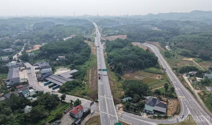 Dự án sẽ triển khai mở rộng tuyến cao tốc hiện hữu từ quy mô 4 làn xe hạn chế (bề rộng nền đường 17 m lên quy mô 4 làn xe hoàn chỉnh với bề rộng nền đường 24,75 m.