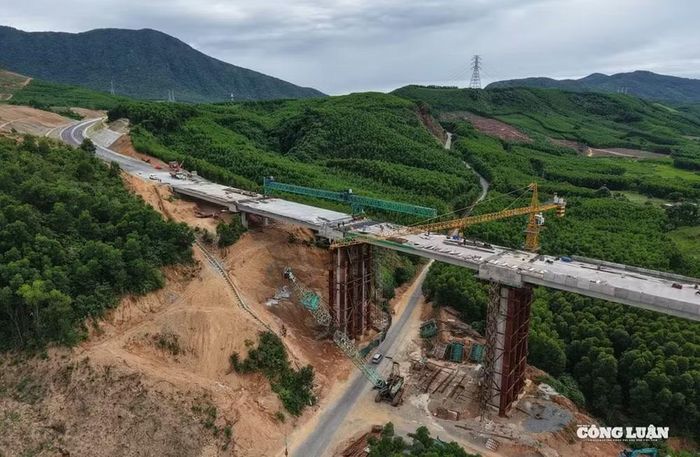 Các dự án lớn không chỉ tạo ra những tuyến đường mới mà còn hình thành môi trường thực tiễn để đào tạo đội ngũ kỹ sư, cán bộ quản lý và công nhân kỹ thuật. Ảnh: Ngọc Hải