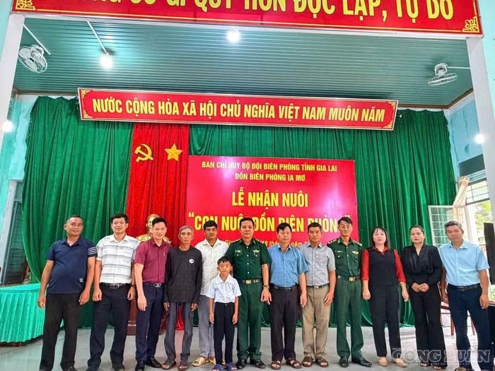 Đồn Biên phòng Ia Mơ vừa tổ chức nhận nuôi cháu Kpuih Đem