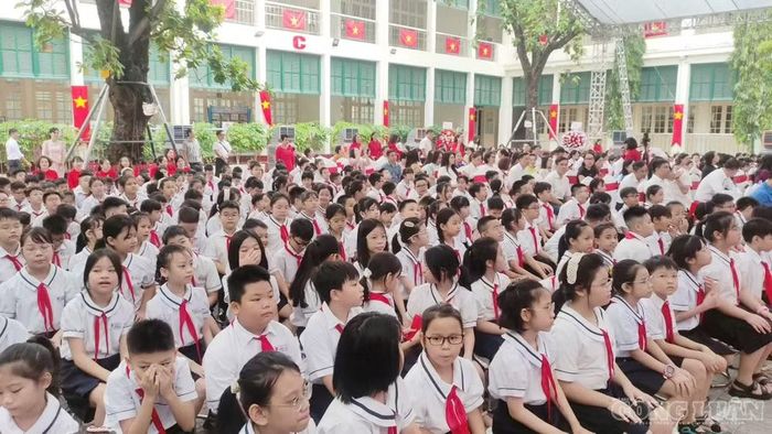 Buổi lễ thu hút sự tham gia của đông đảo học sinh phường Lê Chân.