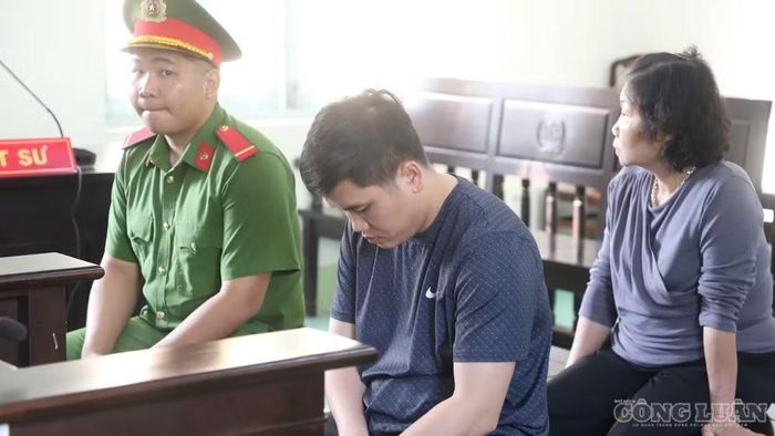Bị cáo Nguyễn Văn Bảo Trung bị tuyên án 2 năm 6 tháng tù giam.