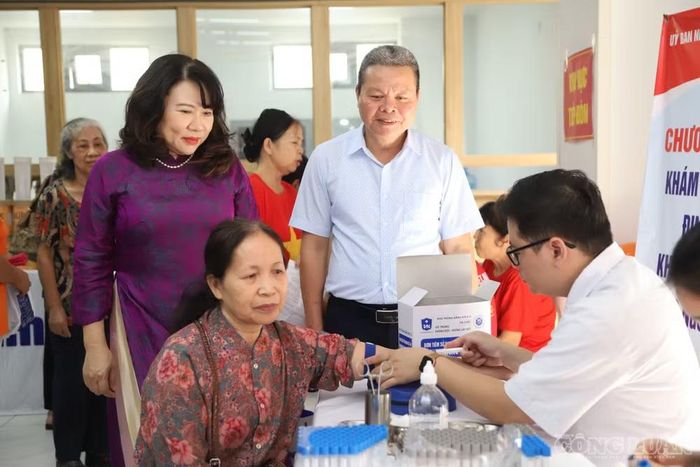 Hưởng ứng Tháng hành động vì người cao tuổi Việt Nam, Hội Người cao tuổi phường đã tuyên truyền đến các chi hội, tổ hội, đồng thời phối hợp tổ chức khám sức khỏe, tư vấn và phát thuốc miễn phí cho hội viên trên địa bàn.