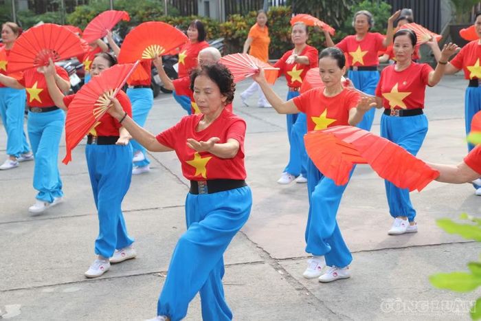 Theo bà Hường, tuyên truyền nâng cao nhận thức cần đi cùng với việc cải thiện điều kiện khám, chữa bệnh, tạo thuận lợi để người cao tuổi tiếp cận dịch vụ y tế và được theo dõi sức khỏe liên tục.