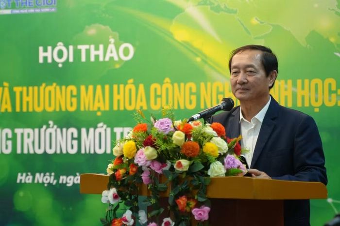Phó Giáo sư, Tiến sĩ Huỳnh Thành Đạt, Phó trưởng ban Tuyên giáo Trung ương, Nguyên Bộ trưởng Bộ Khoa học và Công nghệ chia sẻ tại Hội thảo. ( Ảnh: Khánh Dương)