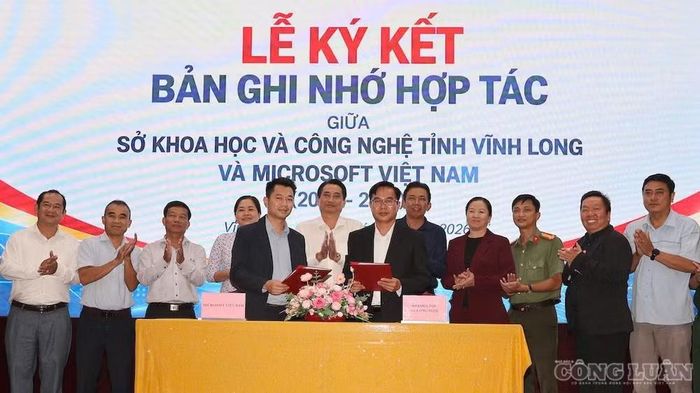 Lễ ký kết Bản ghi nhớ hợp tác giữa Sở Khoa học và Công nghệ tỉnh Vĩnh Long và Microsoft Việt Nam.