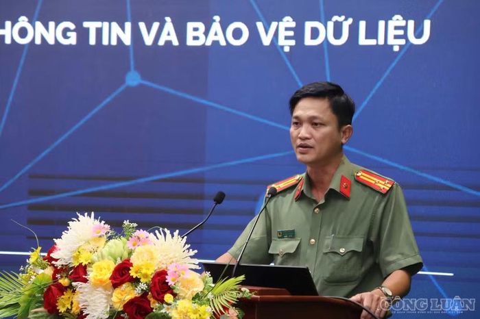 Thượng tá Phạm Thanh Vũ, Phó Trưởng phòng An ninh mạng Công an tỉnh Vĩnh Long chia sẻ về giải pháp ứng dụng phần mềm có bản quyền và trí tuệ AI.