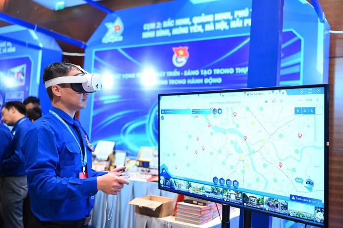 Thanh niên trải nghiệm công nghệ tại Đại hội Đoàn toàn quốc lần thứ XIII, nhiệm kỳ 2026–2031 (Ảnh: Phan Linh)