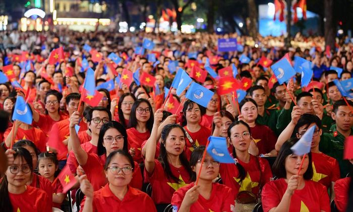  Hội viên, thanh niên trong dịp kỷ niệm 70 năm Ngày truyền thống Hội LHTN Việt Nam. ﻿Ảnh: Xuân Tùng 