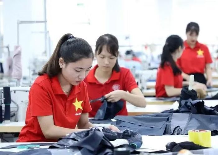 Tự chủ chiến lược về kinh tế không có nghĩa là tự cung tự cấp hay giảm hội nhập. Trong ảnh: Hoạt động sản xuất tại Tổng Công ty May 10, Hà Nội. Ảnh: Sài Gòn Giải Phóng.