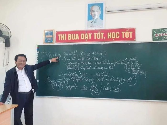 Thầy Trần Trung Hiếu, giáo viên dạy môn Lịch sử cho rằng nếu điều chỉnh Lịch sử và Địa lý thì cũng cần đánh giá môn Khoa học tự nhiên, thay vì chỉ xử lý riêng lẻ từng môn.