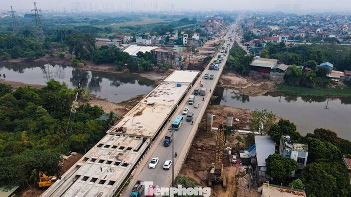 Cầu mới được kỳ vọng giảm áp lực giao thông trên Quốc lộ 6, giúp người dân bớt vất vả khi di chuyển giữa khu vực phía Tây và trung tâm Hà Nội.