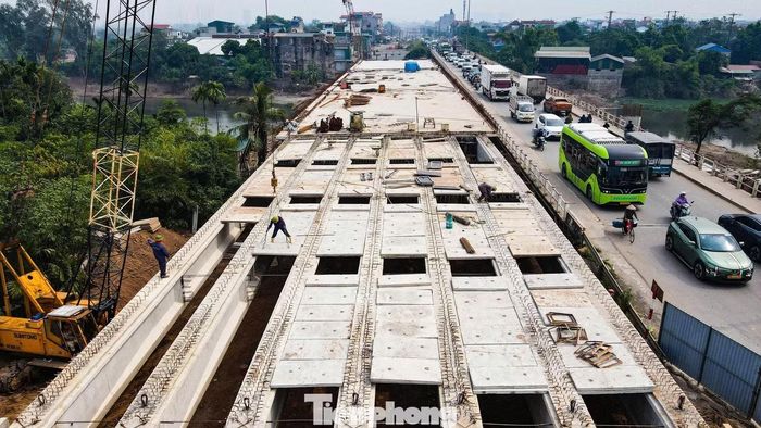 Theo kế hoạch, khi phần cầu bên phải tuyến phấn đấu thông xe vào đầu tháng 12/2026, cầu Mai Lĩnh cũ sẽ được phá dỡ để thi công phần cầu bên trái tuyến.