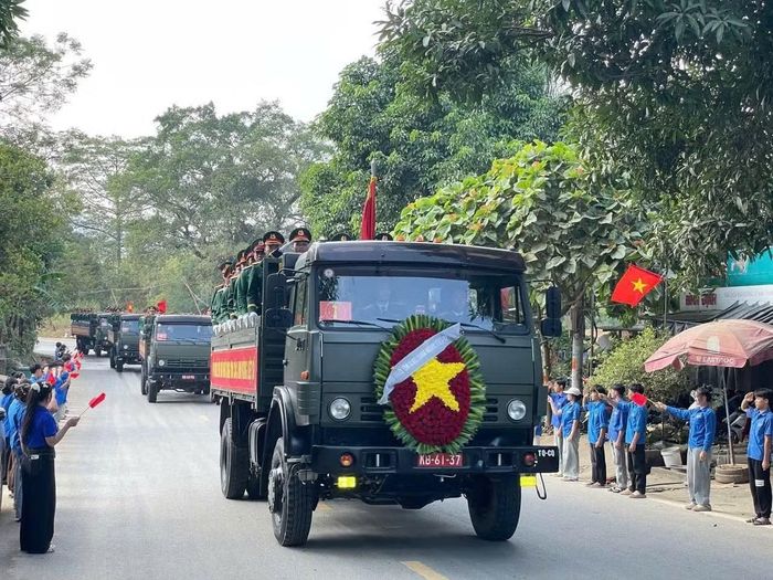  Chiều 14/10, đoàn viên, thanh niên xã Thanh Thủy tham gia lễ tiễn đưa 93 hài cốt liệt sĩ﻿ về Nghĩa trang Liệt sĩ Quốc gia Vị Xuyên. 