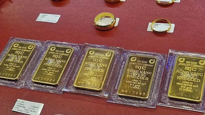 Có đơn vị nới rộng mức chênh lệch mua - bán vàng miếng SJC lên gần 5 triệu đồng/lượng.