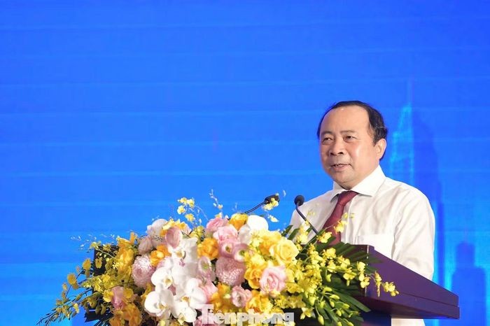 Bộ trưởng Khoa học và Công nghệ Vũ Hải Quân giải đáp câu hỏi về vấn đề "giao bài toán lớn cho các nhà khoa học trẻ".