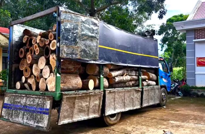 Xe tải được cơ quan công an phát hiện, bắt giữ.