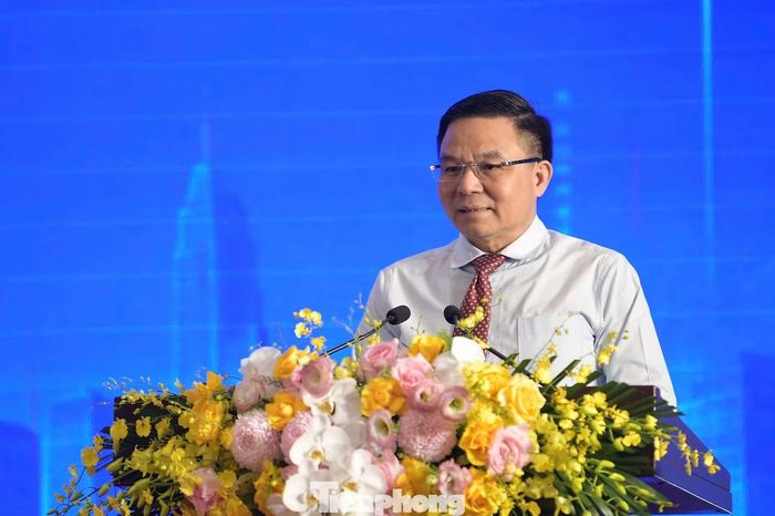 Bộ trưởng Lê Mạnh Hùng cho biết thời gian sẽ hoàn thiện thể chế, tạo hành lang pháp lý cho hoạt động thương mại và hội nhập.