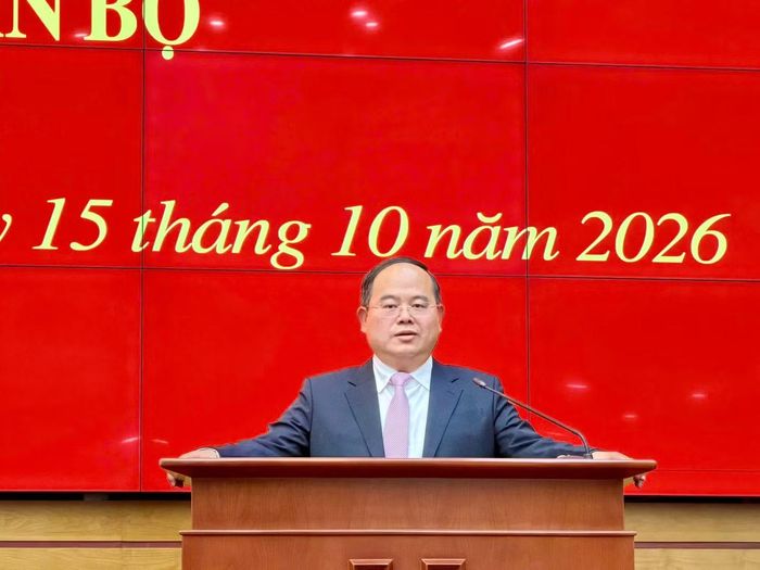 Bí thư Thành ủy Quảng Ninh mong muốn mỗi cán bộ chủ động trau dồi kiến thức, tích lũy kinh nghiệm từ thực tiễn, học hỏi đồng chí, đồng nghiệp và nhân dân