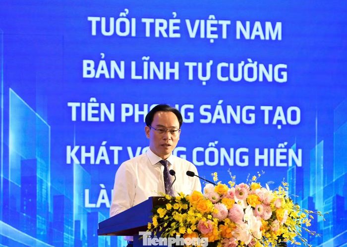 Bộ trưởng Bộ GD&ĐT Hoàng Minh Sơn chia sẻ tại đối thoại.