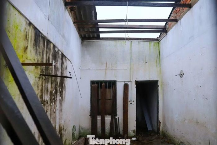 Một ngôi nhà đã hư hỏng.