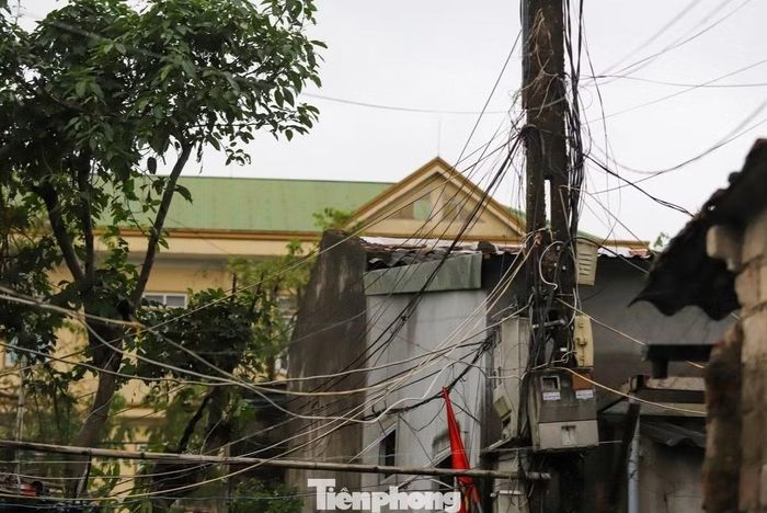 Hệ thống dây điện chằng chịt.
