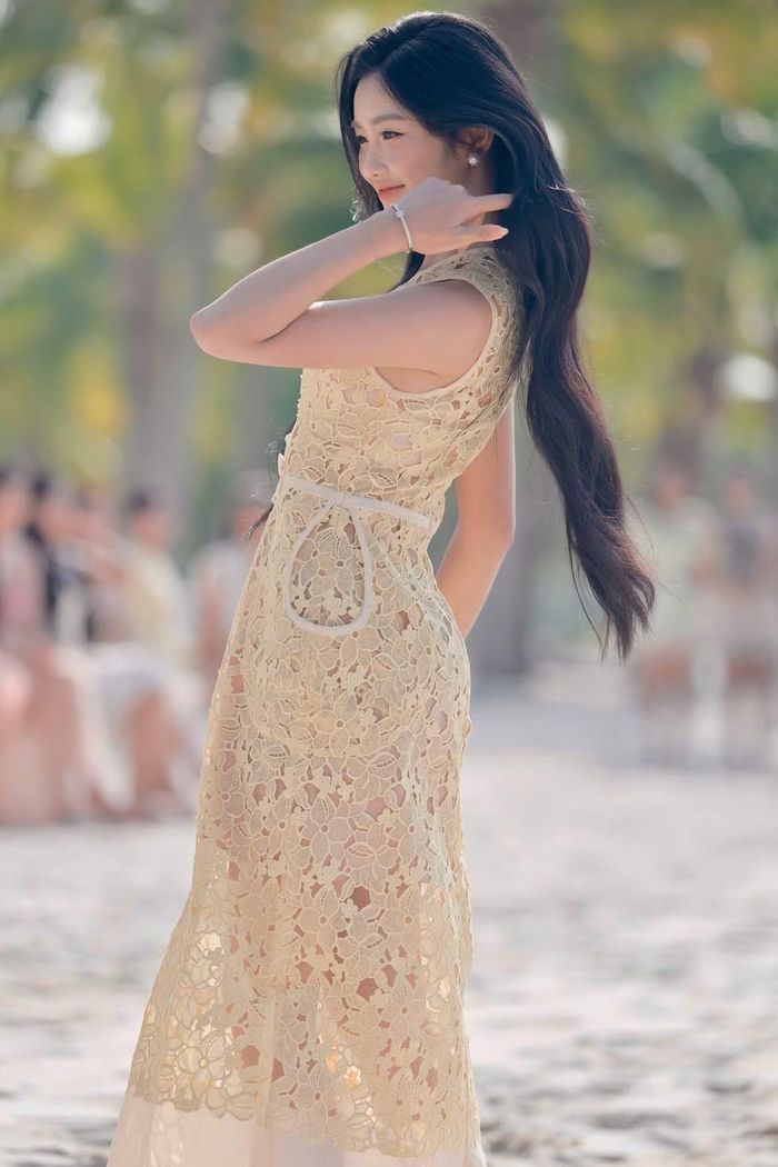Sinh năm 2003, tốt nghiệp ngành Luật, Đại học Tài nguyên và Môi trường Hà Nội, Hồng Hạnh từng đoạt danh hiệu Á hậu 3 Hoa hậu Sinh viên Việt Nam 2025. Bên cạnh thế mạnh trình diễn, cô dự kiến lựa chọn hát để thể hiện ở phần thi tài năng.