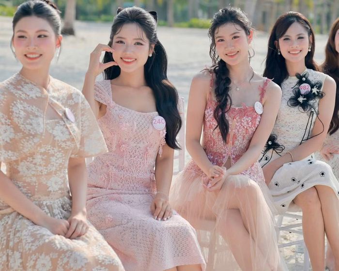 Tinh thần ấy khiến từng hoạt động trở thành cơ hội để Hạ Nghi khám phá khả năng, từ trình diễn đến trải nghiệm văn hóa. Tại xưởng gốm Chu Đậu, cô đã vẽ 7 người bạn cùng thi lên bình gốm, lưu lại những nét riêng của từng người làm kỷ niệm.