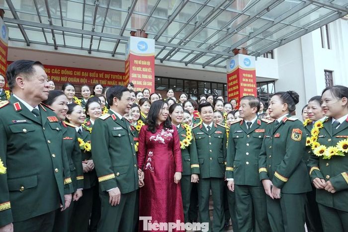 Các đại biểu tham dự chương trình.