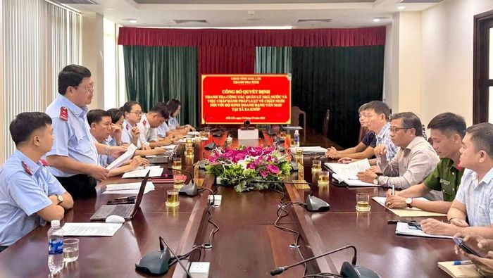 Thanh tra tỉnh Đắk Lắk công bố quyết định thanh tra đột xuất về chăn nuôi tại cơ sở của hộ kinh doanh Đặng Văn May.