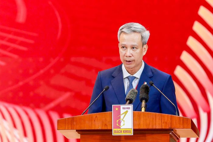 GS.TS Lê Anh Tuấn khẳng định Nhà trường sẽ cụ thể hóa ý kiến chỉ đạo thành chương trình hành động với 6 nhiệm vụ trọng tâm.