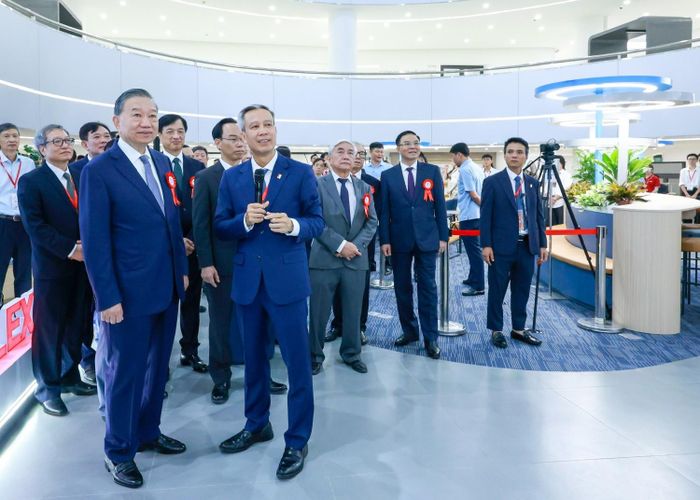 GS.TS Lê Anh Tuấn - Bí thư Đảng ủy, Giám đốc Đại học Bách khoa Hà Nội giới thiệu về không gian Đổi mới - Sáng tạo liên ngành tại trường.