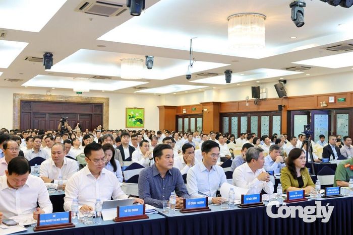 Các đại biểu tham dự hội nghị.