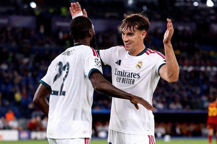 Carlos Espi tiếp tục thể hiện hình ảnh “thần tài” của Mourinho. Ảnh: RMCF