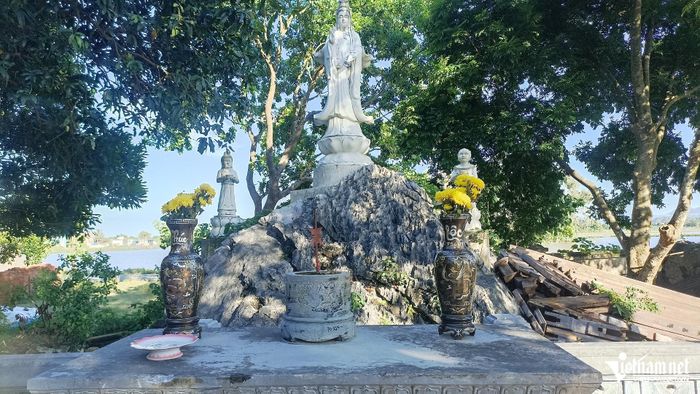 Chùa là nơi thành lập chi bộ Đảng đầu tiên của Lạc Khoái.