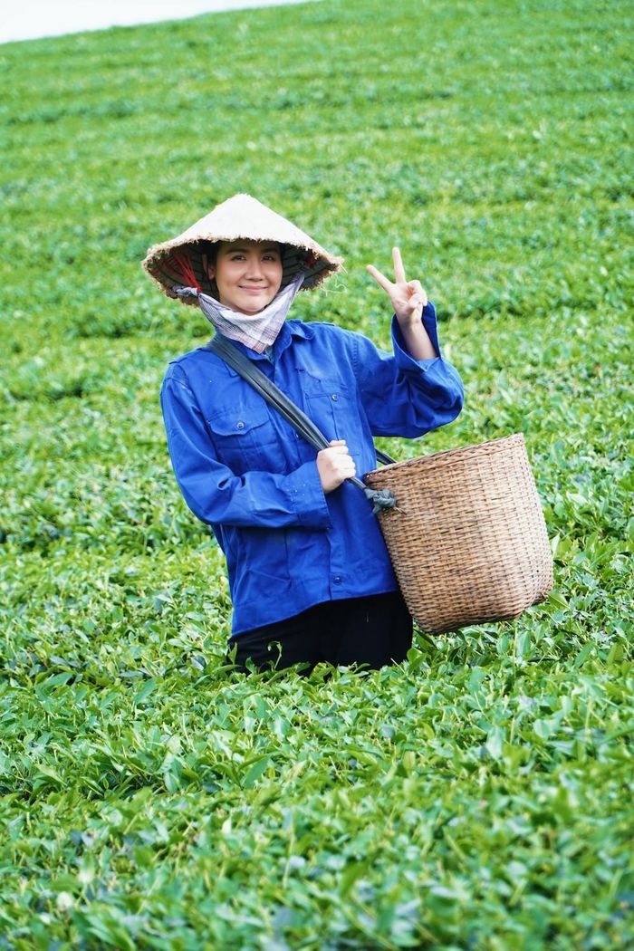Để chuẩn bị cho vai diễn, Huyền Lizzie ra chợ đồ cũ sắm đồ cho Hạnh mặc trên phim với chi phí thấp. Đây cũng là bộ phim nữ diễn viên phải hy sinh ngoại hình nhiều nhất. 