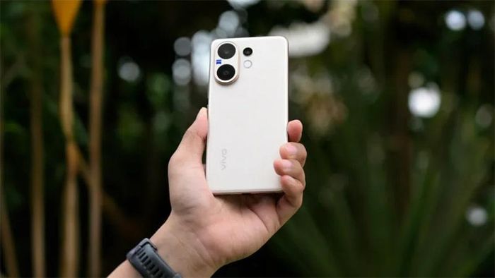 vivo V60 tập trung vào trải nghiệm camera, đặc biệt là chụp chân dung với hệ thống quang học hợp tác cùng ZEISS.