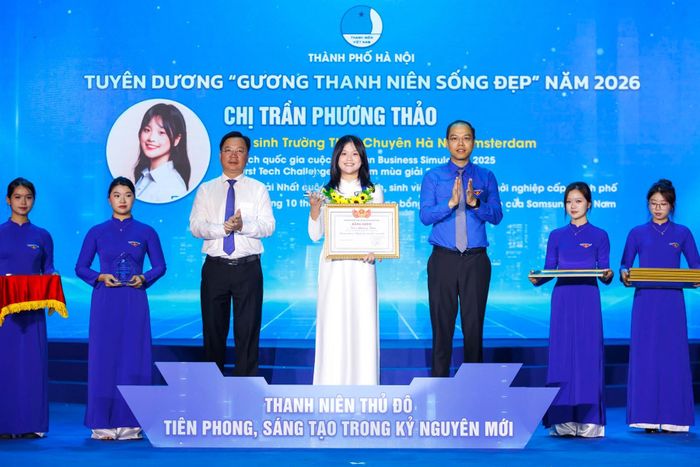 Trần Phương Thảo được tuyên dương “Thanh niên sống đẹp” của TP Hà Nội năm 2026. Ảnh: NVCC