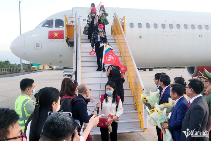 Du khách Trung Quốc trở lại Khánh Hòa sau thời gian gián đoạn do Covid-19, hồi tháng 1/2023. Ảnh tư liệu: Minh Anh 