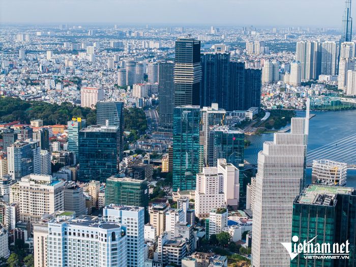 TPHCM đặt mục tiêu thu ngân sách 1 triệu tỷ đồng năm 2026, đến nay đạt 80% kế hoạch. Ảnh: Nguyễn Huế