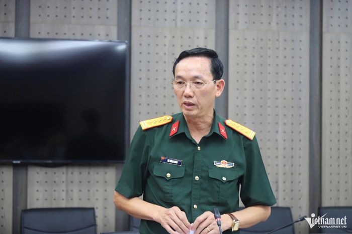 Đại diện Bộ Quốc phòng phát biểu ý kiến tại cuộc họp