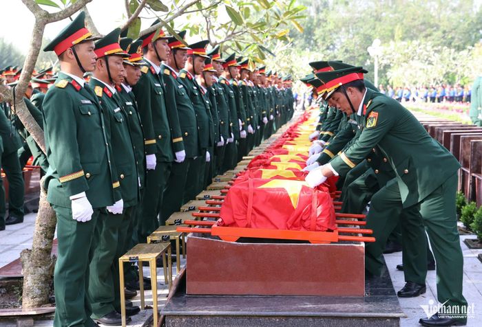 120 hài cốt liệt sĩ được Đội tìm kiếm, quy tập hài cốt liệt sĩ thuộc Bộ Chỉ huy Quân sự TP Cần Thơ và Đội K90 (Cục Chính trị Quân khu 9) tìm kiếm, quy tập tại xã Đông Phước và xã Thới Lai.