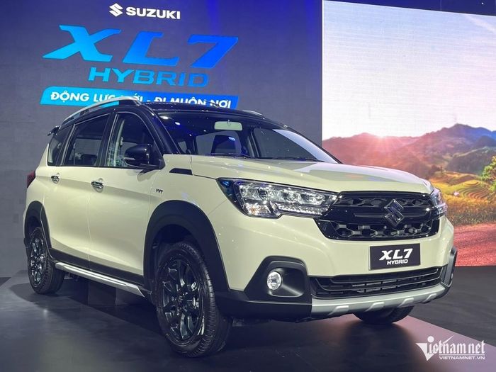 Suzuki XL7 Hybrid chiếm gần một nửa tổng doanh số số xe du lịch của hãng. Ảnh: Suzuki Việt Nam